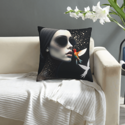 غطاء وسادة فروي بصورة امرأة مجردة - Okomall