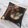 Coussin en Peluche Double Face avec Motif Unique de Nonne Tatouée 18x18 Pouces