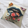 Funda de almohada de felpa reversible (18x18 pulgadas) - Estampado de flores, mariposas y labios rojos