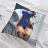 Federa Cuscino Anime - Ragazza Vibrante in un Contesto Urbano