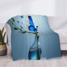Manta de franela horizontal de 280g con diseño de mariposas azules y jarrón