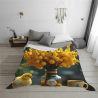 Manta de franela horizontal de 280g con diseño de jarrón, pollito amarillo y flores